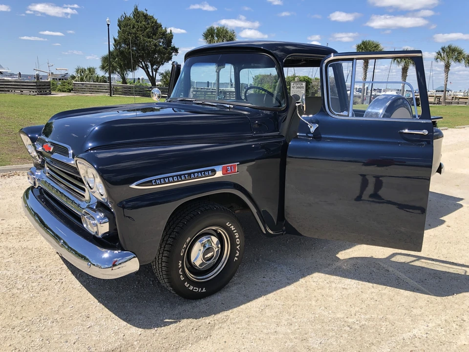 1959 Chevrolet Task Force - Image 8 of 31