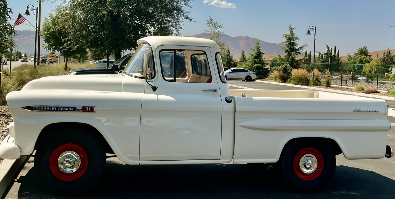 1959 Chevrolet Task Force - Image 24 of 31