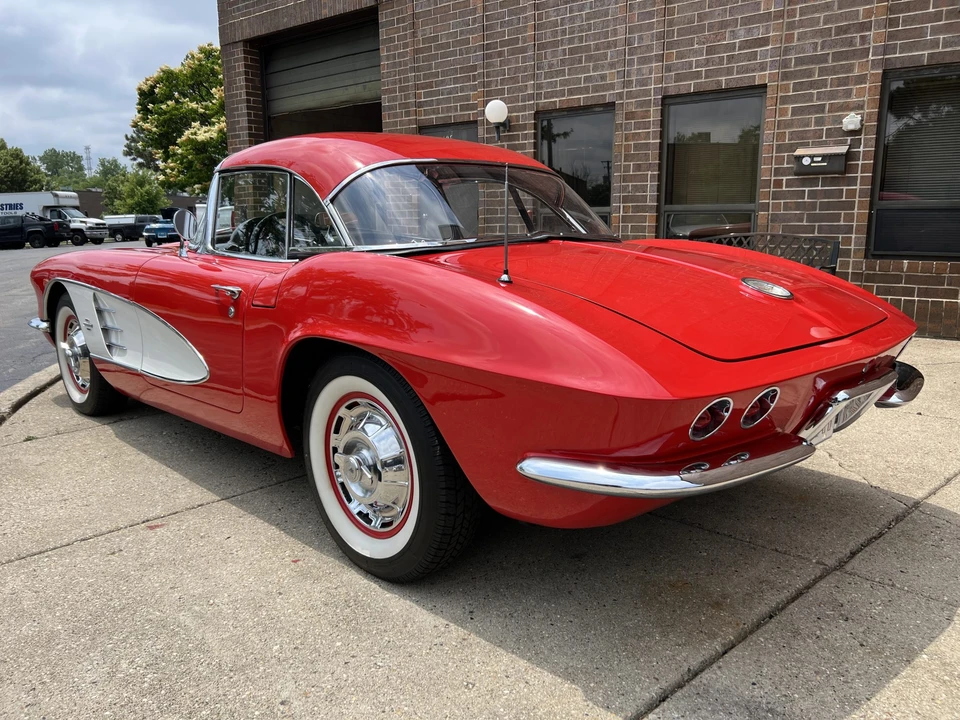 1961 Chevrolet Corvette C1 - Image 10 of 31