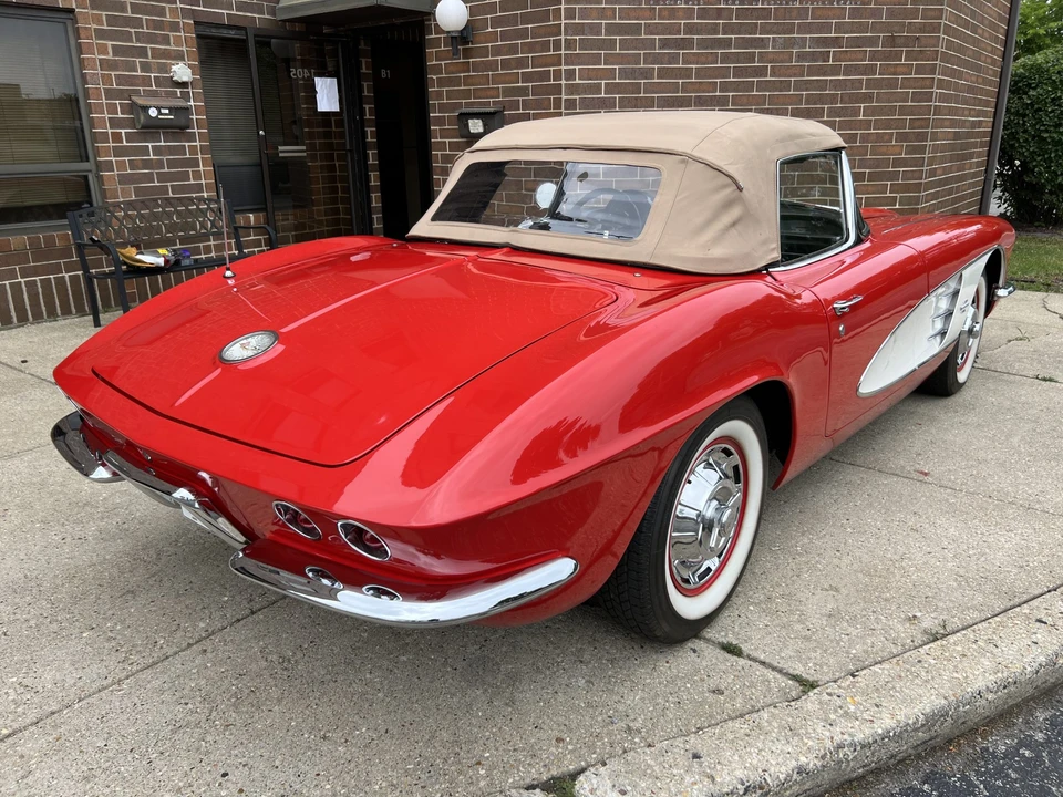 1961 Chevrolet Corvette C1 - Image 17 of 31