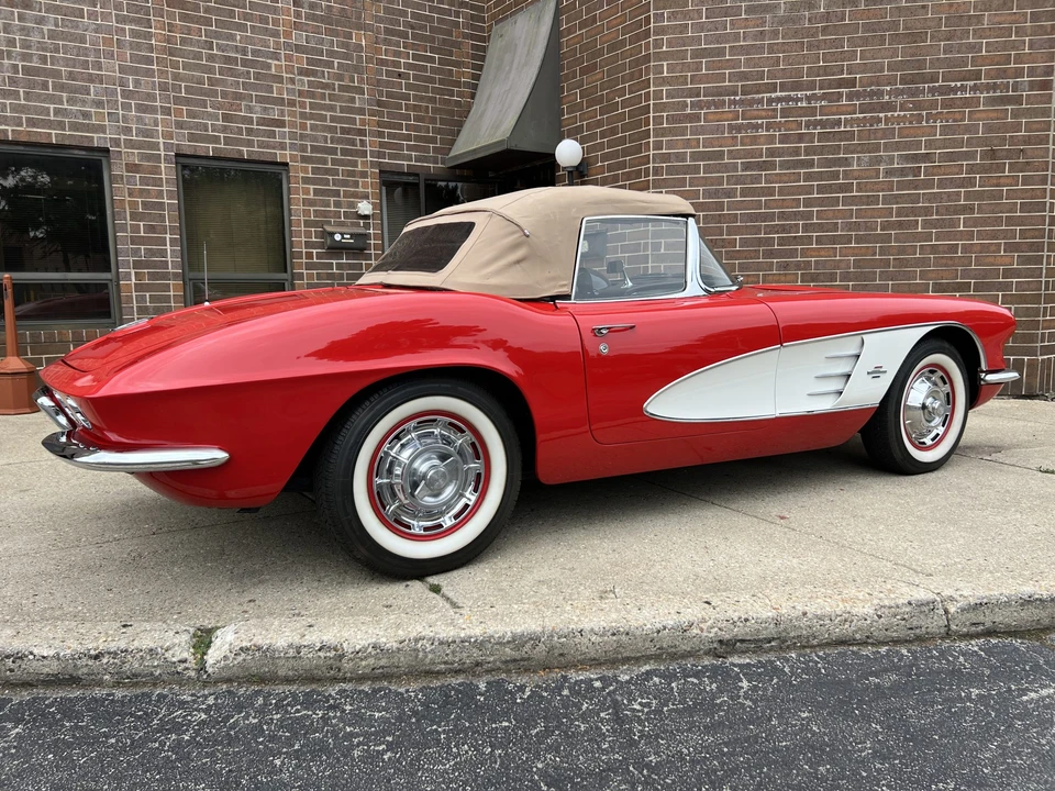 1961 Chevrolet Corvette C1 - Image 16 of 31