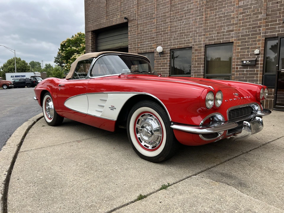 1961 Chevrolet Corvette C1 - Image 14 of 31