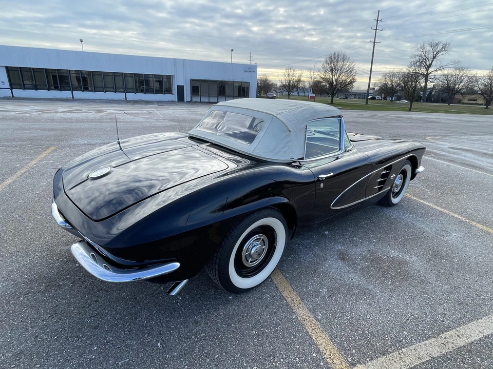 1961 Chevrolet Corvette C1 - Image 16 of 31