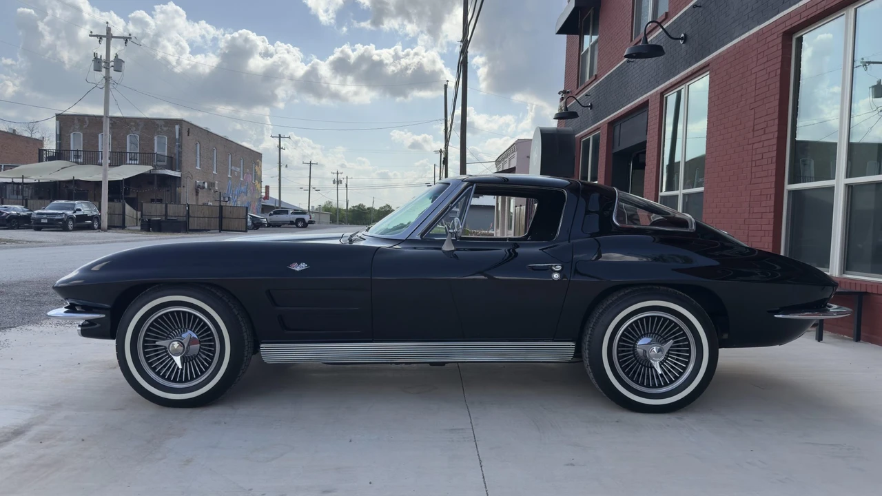 1963 Chevrolet Corvette C2 - Image 27 of 31
