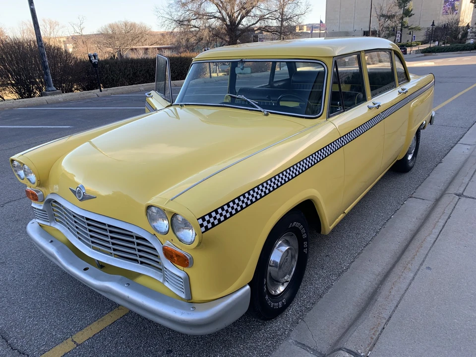 1965 Checker - Image 11 of 31