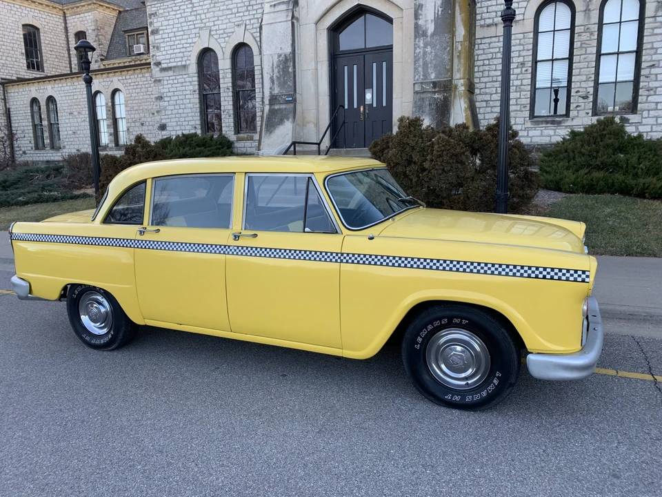 1965 Checker - Image 5 of 31