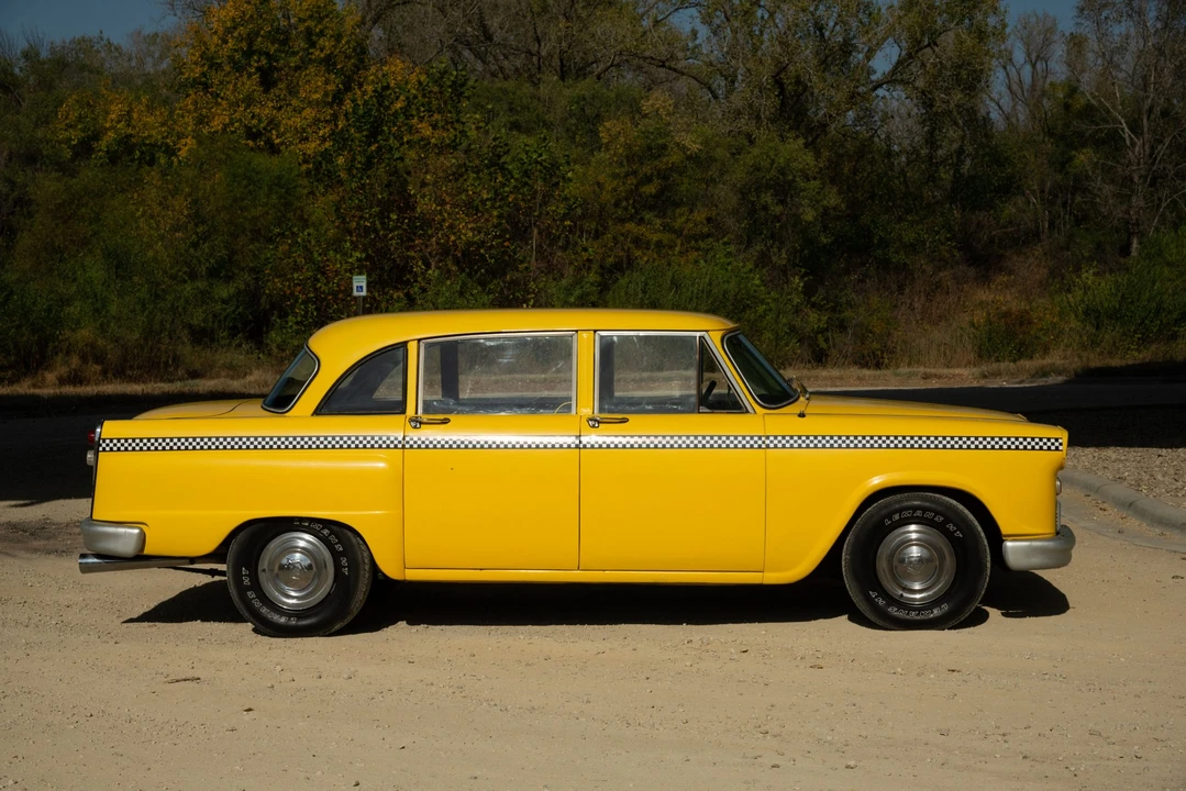 1965 Checker - Image 6 of 31