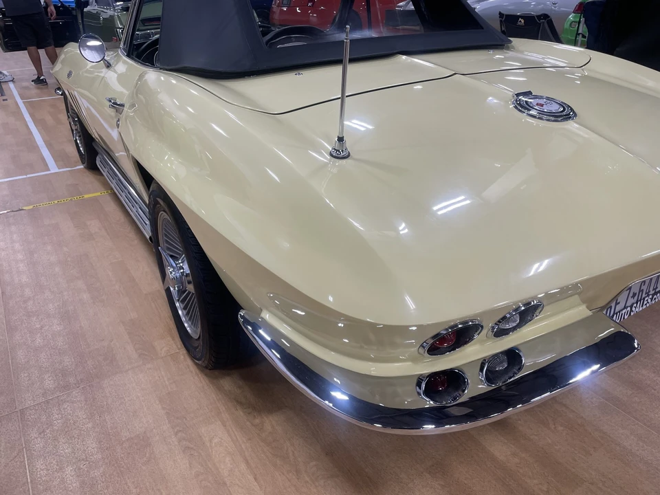 1965 Chevrolet Corvette C2 - Image 17 of 31