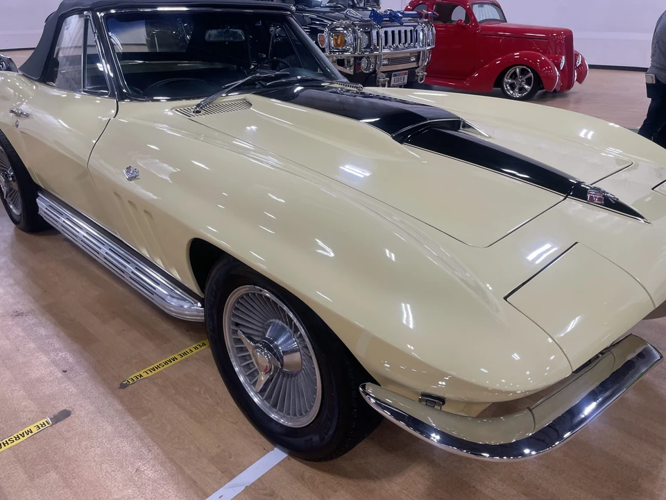 1965 Chevrolet Corvette C2 - Image 22 of 31