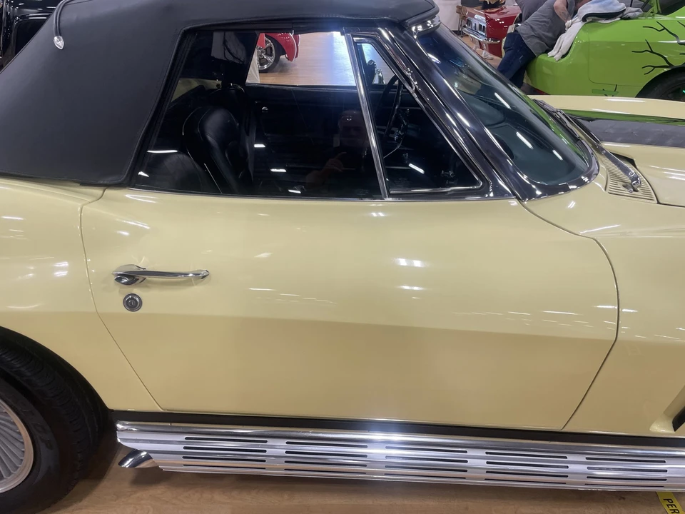 1965 Chevrolet Corvette C2 - Image 20 of 31