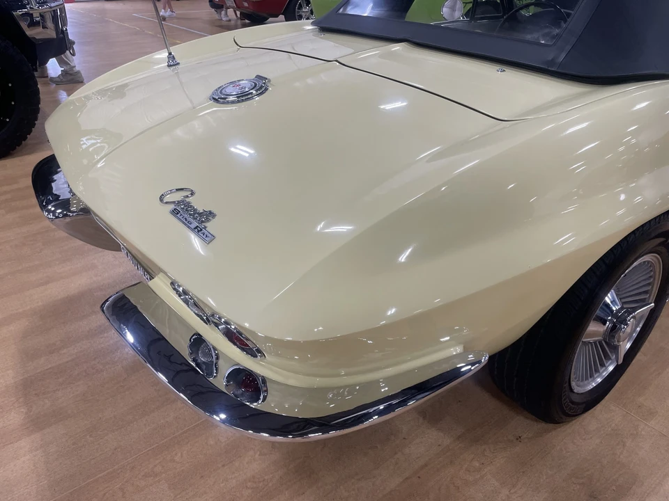 1965 Chevrolet Corvette C2 - Image 18 of 31