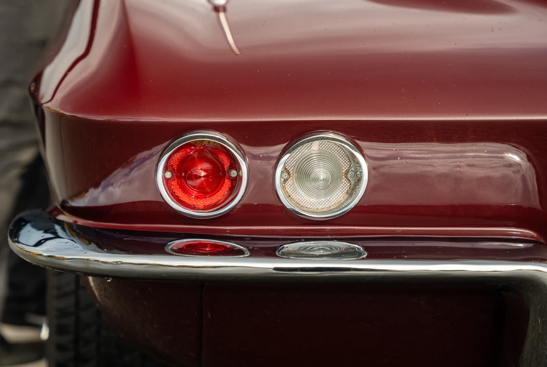 1965 Chevrolet Corvette C2 - Image 25 of 31