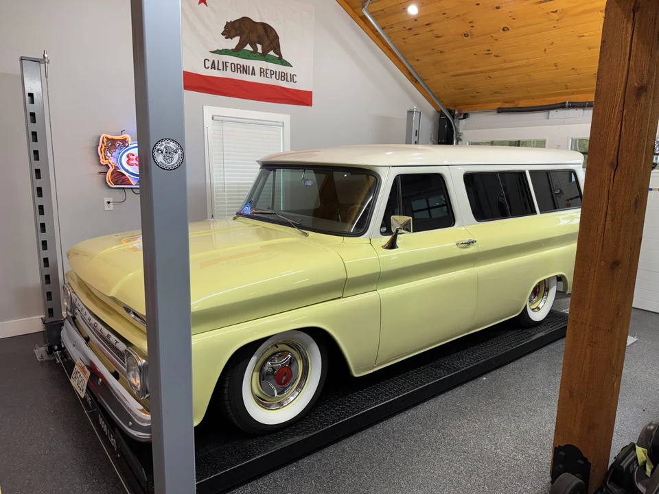 1966 Chevrolet Suburban 5th Gen - Image 14 of 31