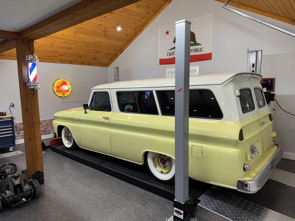 1966 Chevrolet Suburban 5th Gen - Image 15 of 31
