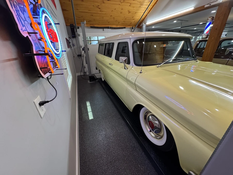 1966 Chevrolet Suburban 5th Gen - Image 30 of 31