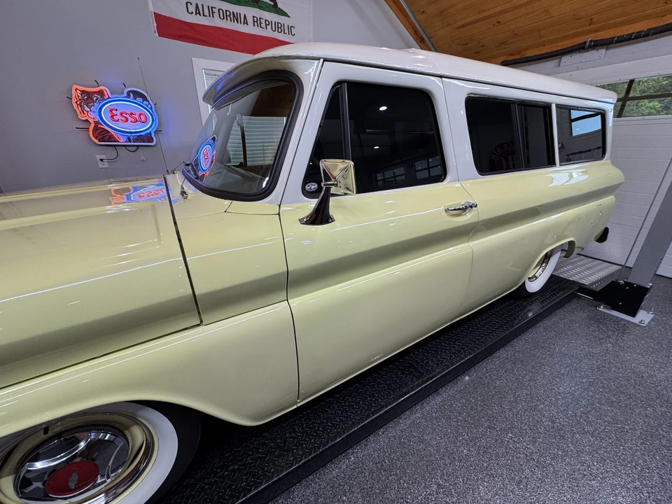 1966 Chevrolet Suburban 5th Gen - Image 25 of 31