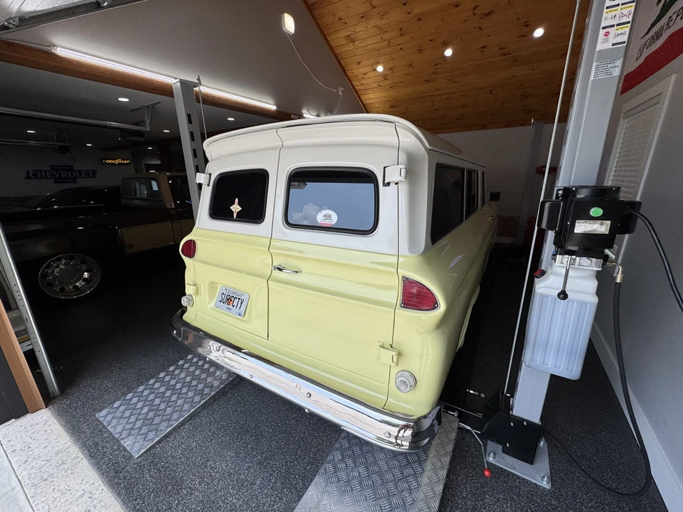 1966 Chevrolet Suburban 5th Gen - Image 18 of 31