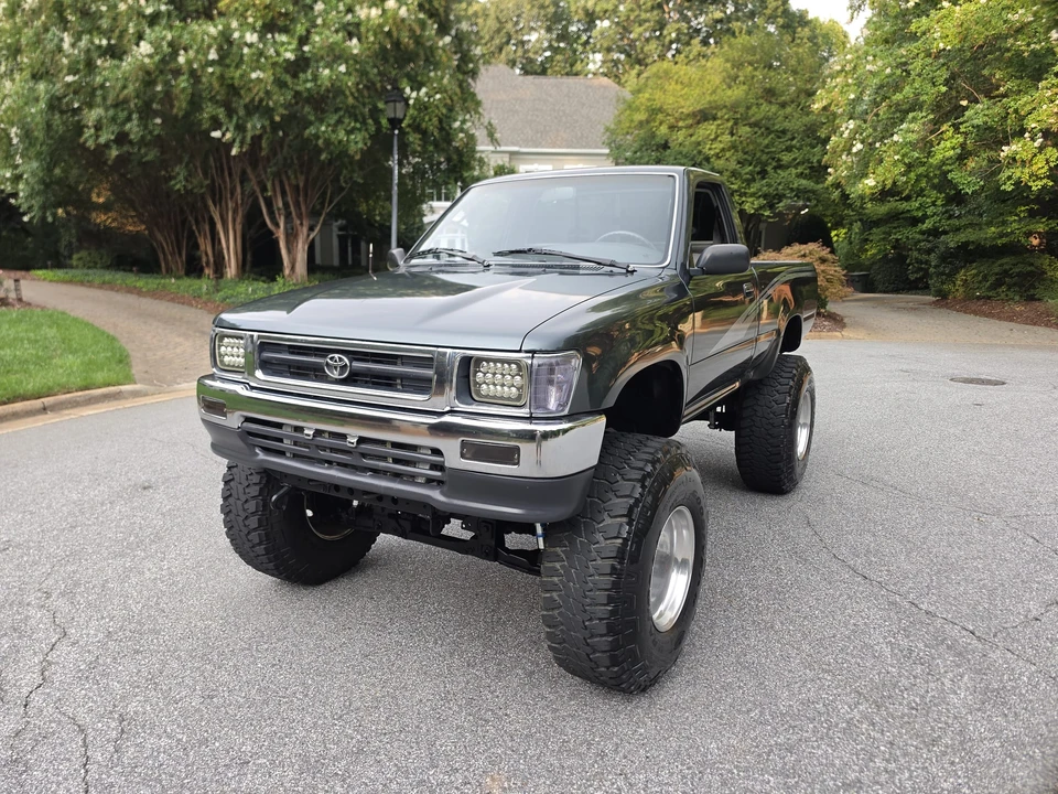 1992 Toyota Hilux 5th Gen - Image 8 of 31