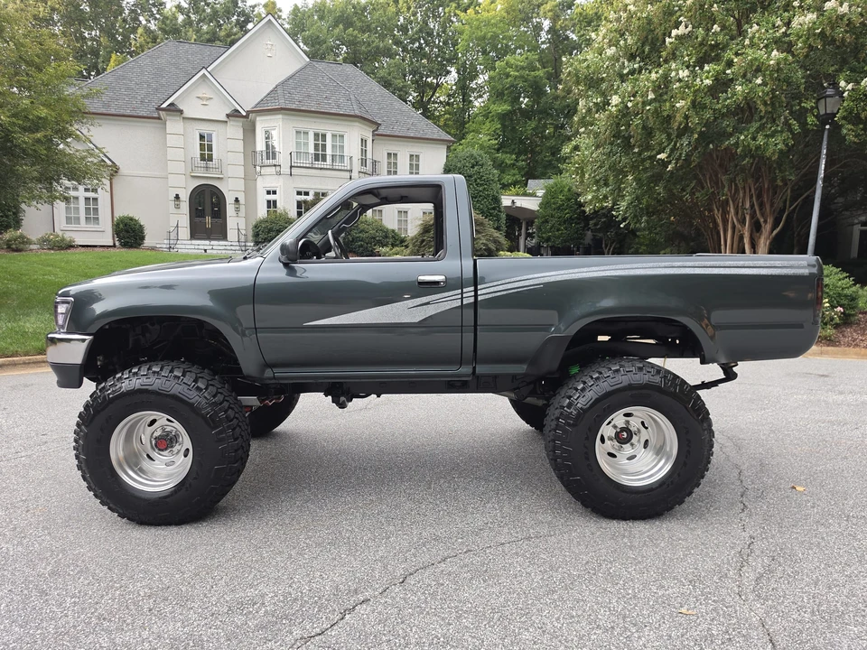 1992 Toyota Hilux 5th Gen - Image 12 of 31