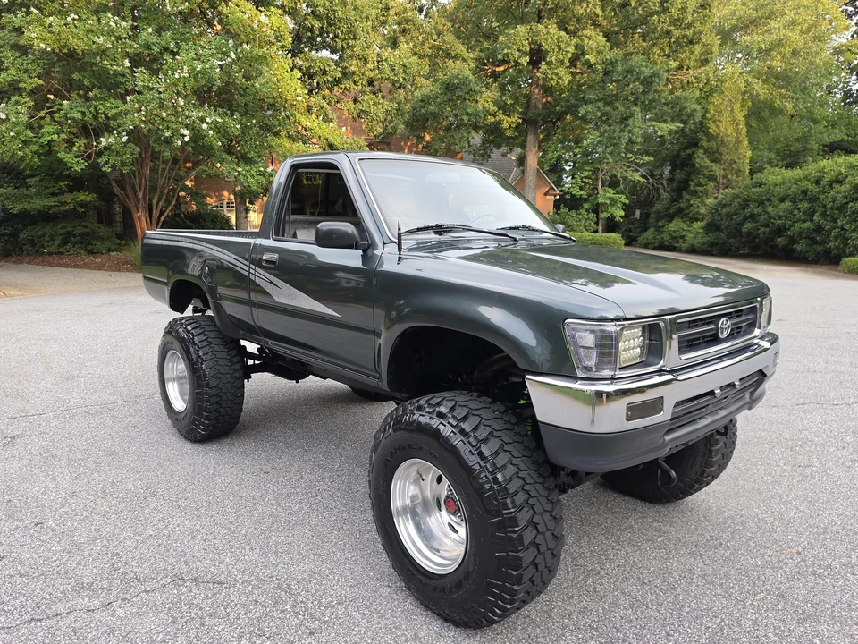 1992 Toyota Hilux 5th Gen - Image 2 of 31