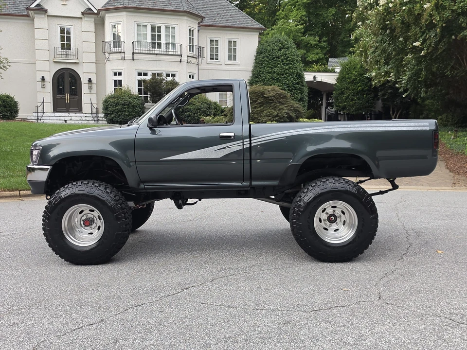 1992 Toyota Hilux 5th Gen - Image 11 of 31