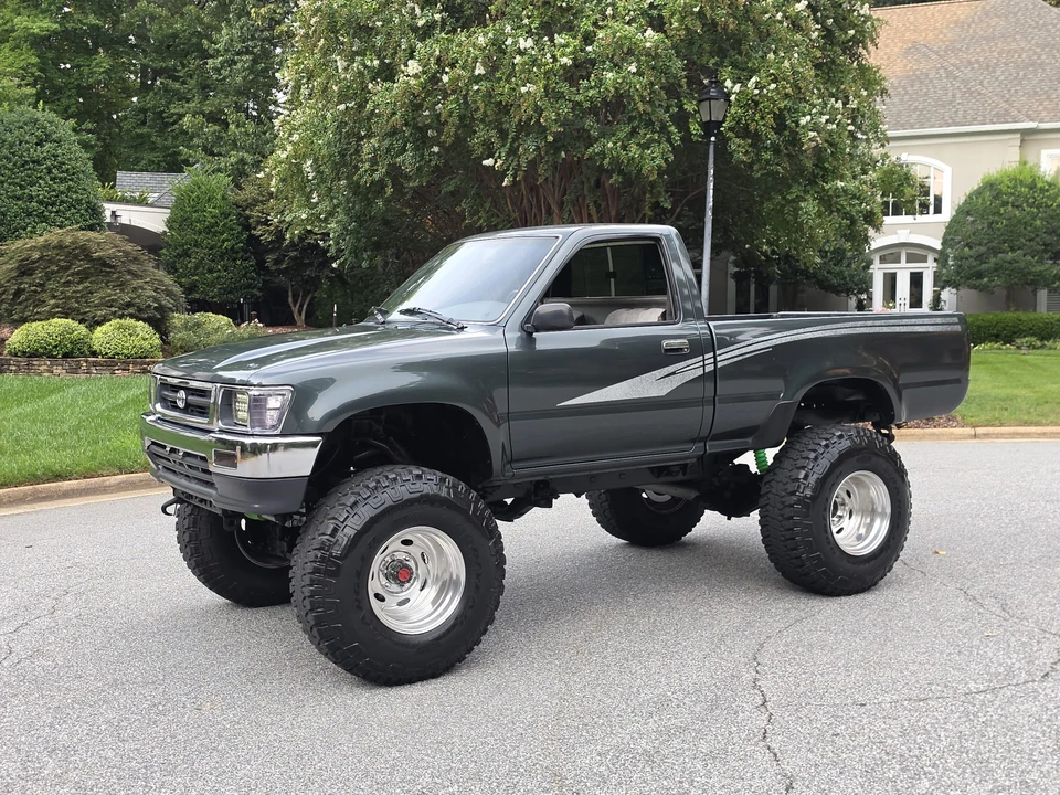 1992 Toyota Hilux 5th Gen - Image 10 of 31