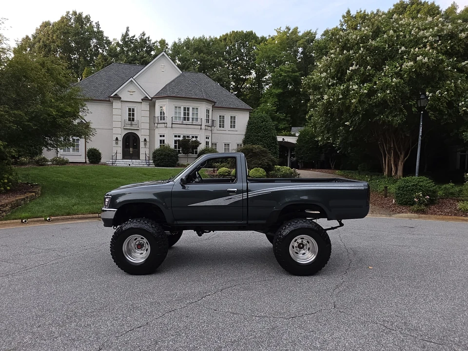 1992 Toyota Hilux 5th Gen - Image 14 of 31