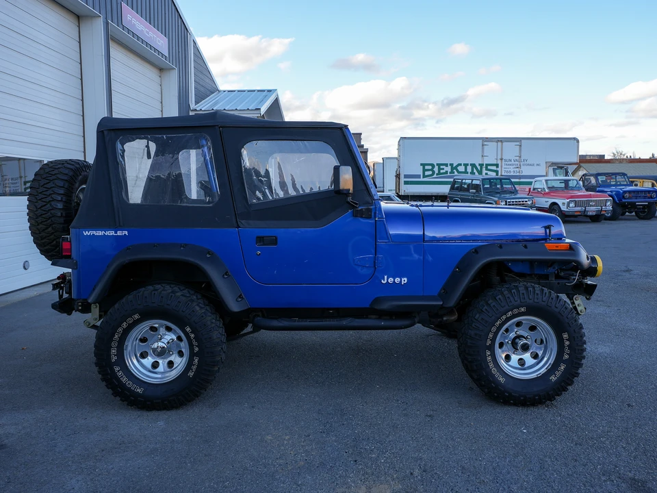 1995 Jeep YJ Wrangler - Image 8 of 31