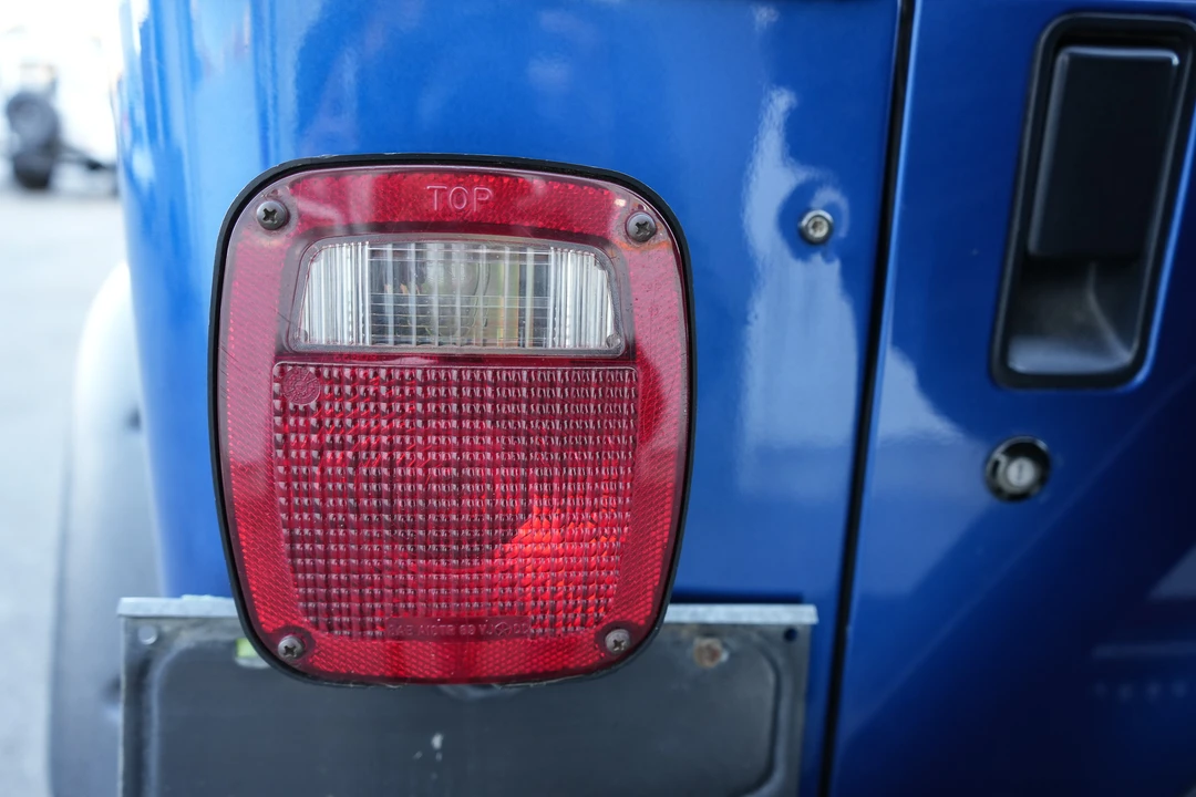 1995 Jeep YJ Wrangler - Image 22 of 31