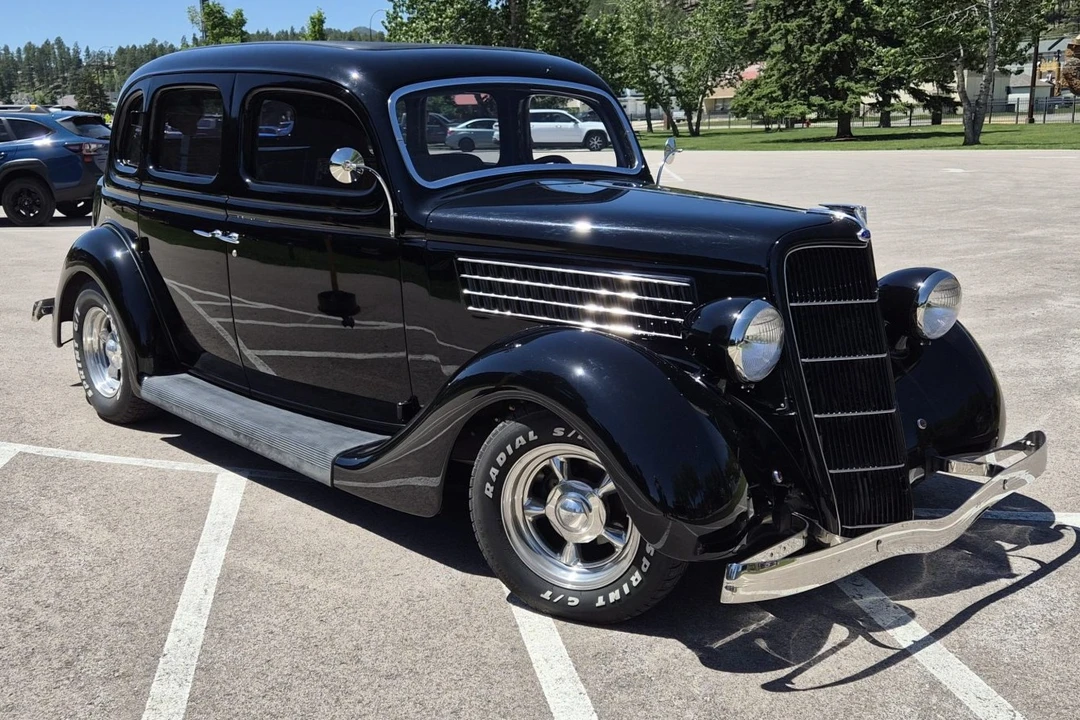 Ford Model 48 & 68 - Image 1 of 31