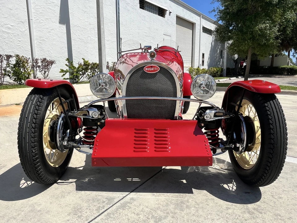 Bugatti - Image 4 of 31