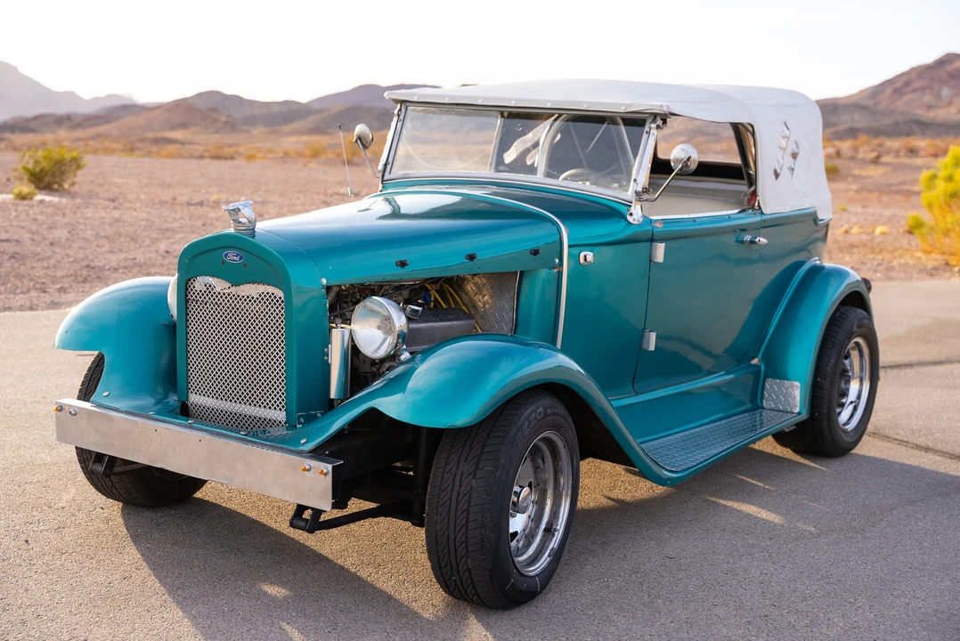 Ford Replica - Image 2 of 31