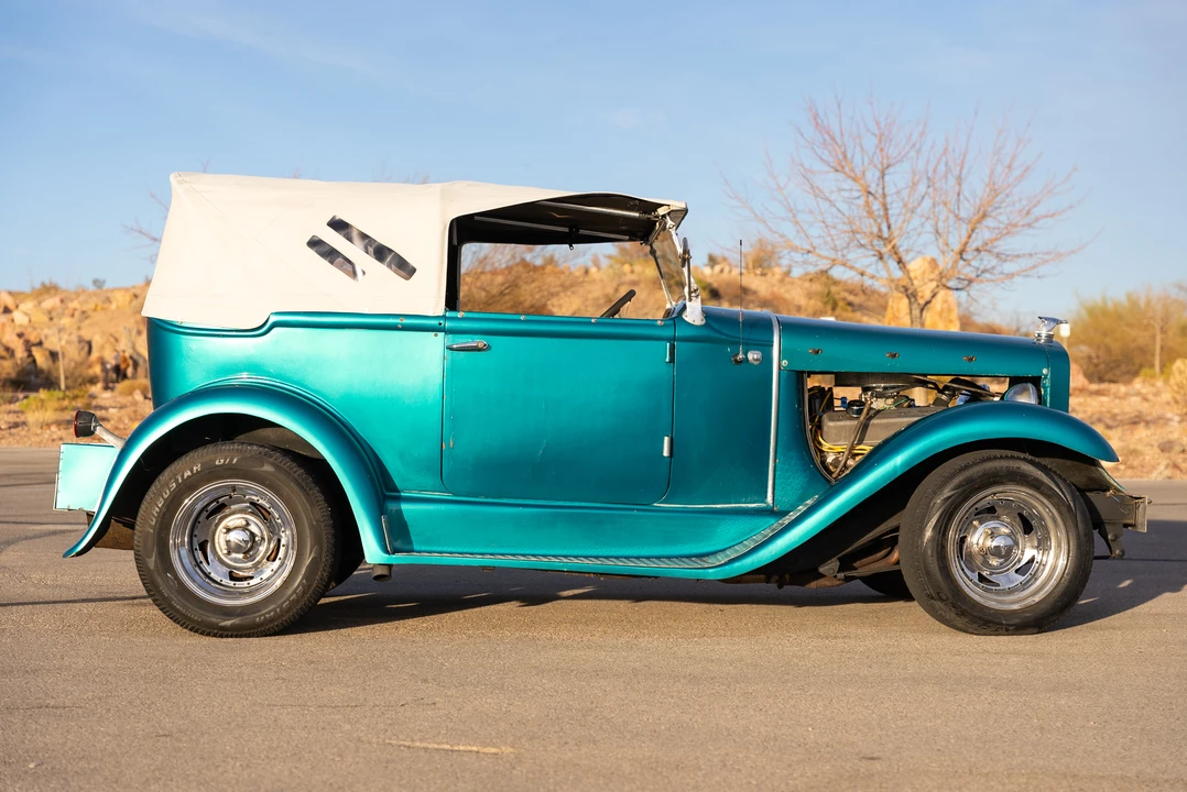 Ford Replica - Image 5 of 31