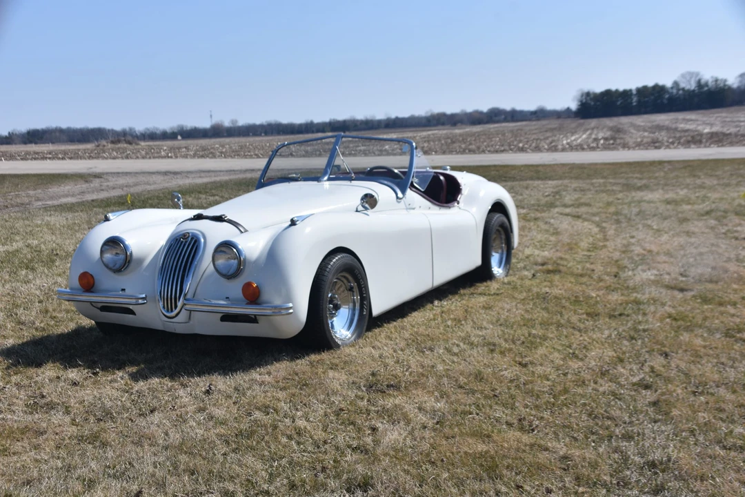 Jaguar Replica - Image 5 of 31