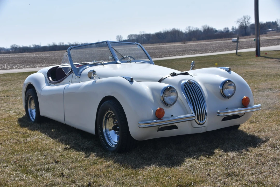 Jaguar Replica - Image 7 of 31