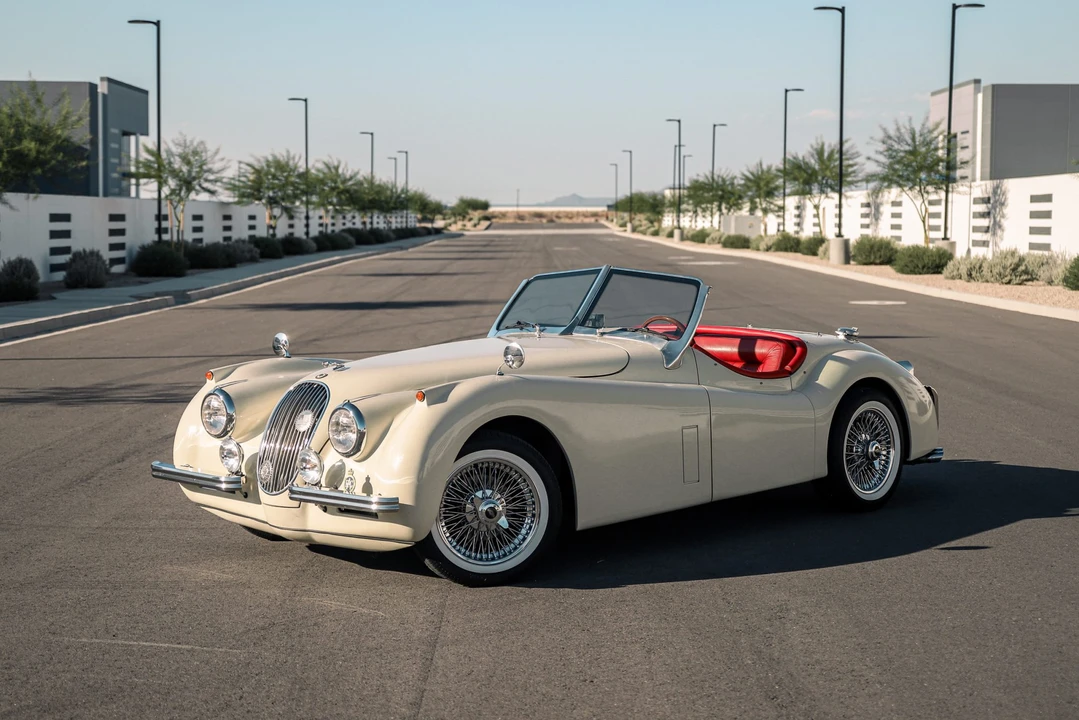 Jaguar Replica - Image 5 of 31