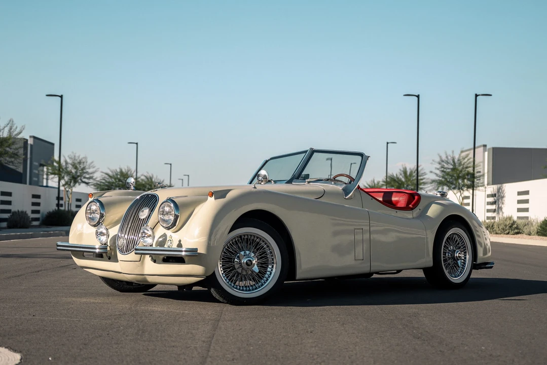 Jaguar Replica - Image 6 of 31
