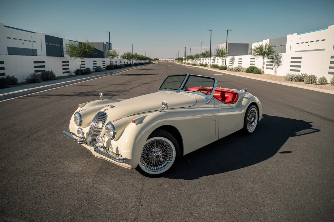 Jaguar Replica - Image 7 of 31