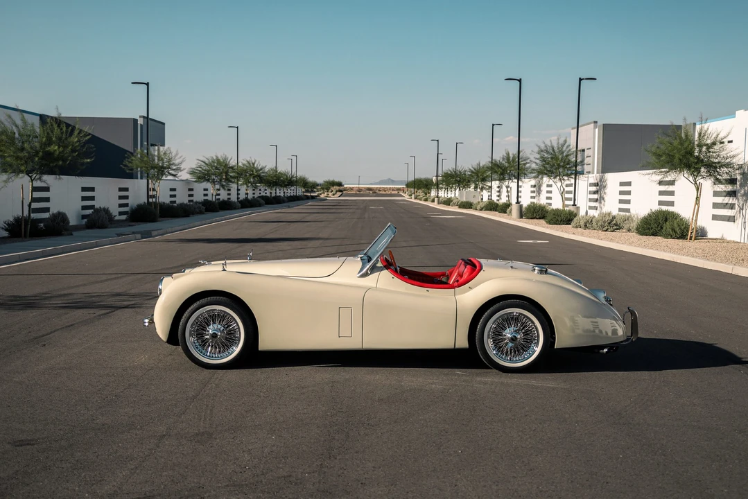 Jaguar Replica - Image 9 of 31