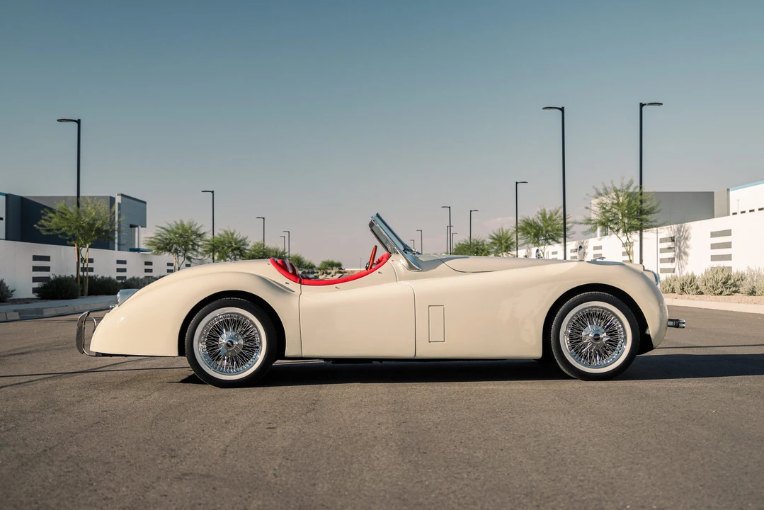 Jaguar Replica - Image 20 of 31