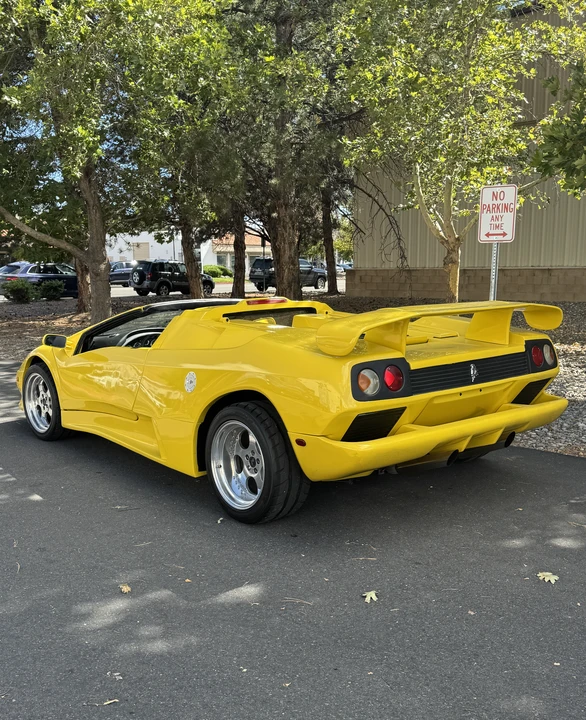 Lamborghini Diablo - Image 12 of 31