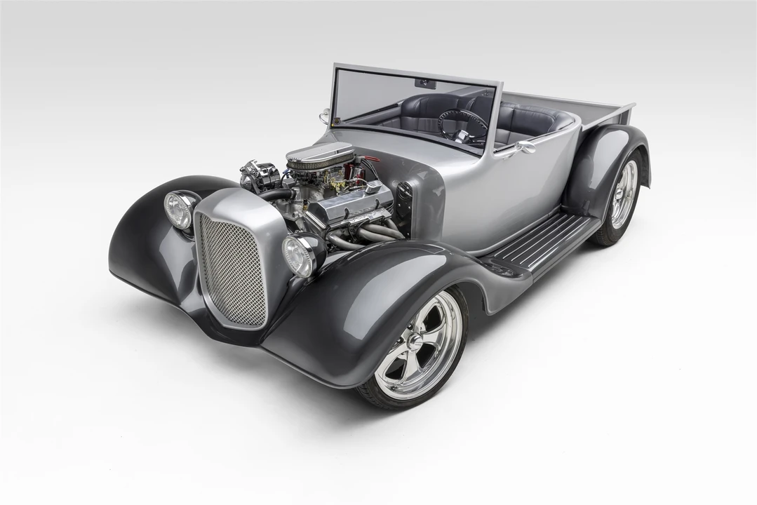 Stutz - Image 4 of 31