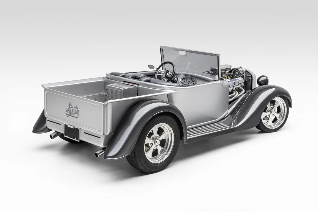 Stutz - Image 13 of 31