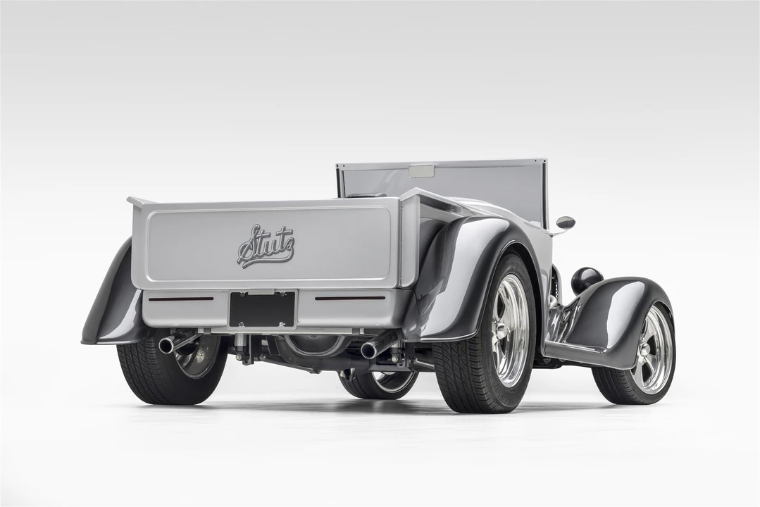 Stutz - Image 18 of 31
