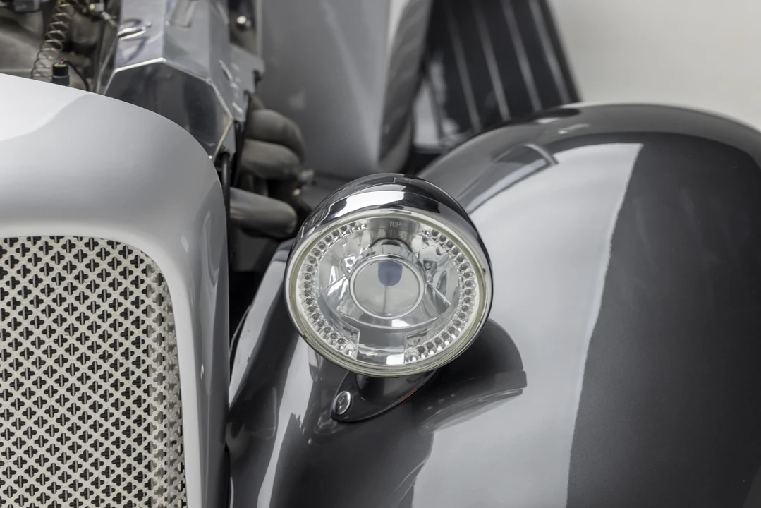 Stutz - Image 27 of 31