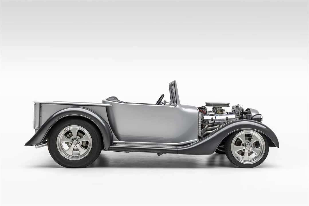 Stutz - Image 12 of 31