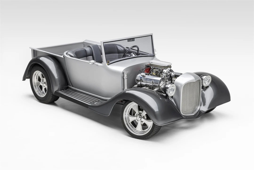 Stutz - Image 11 of 31