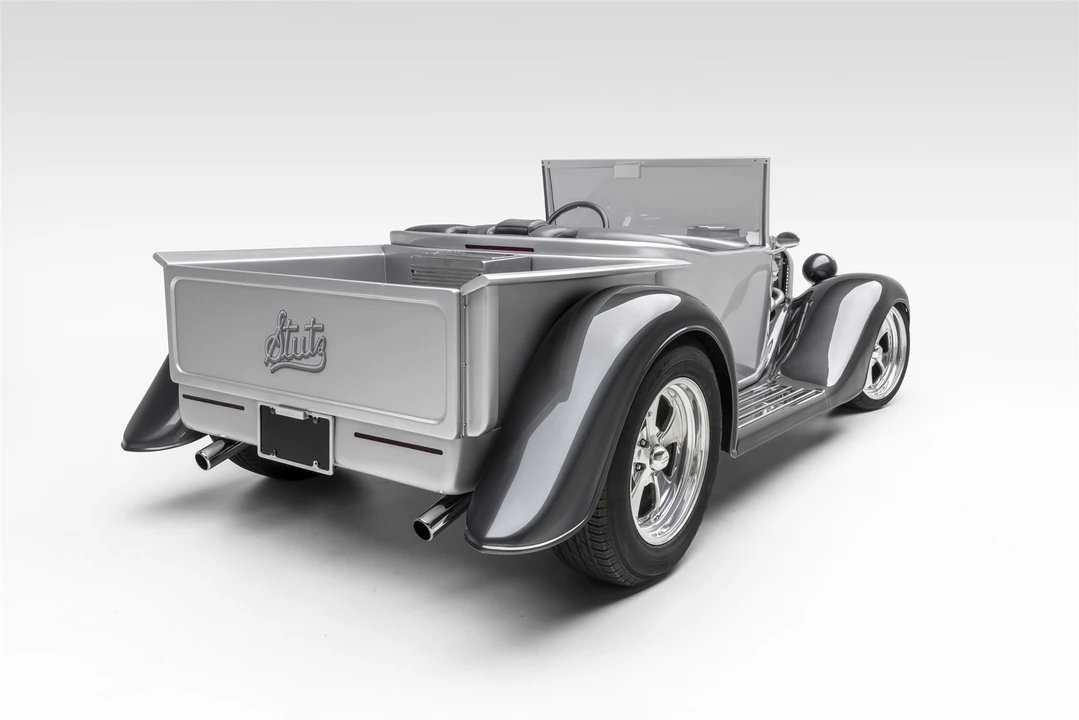 Stutz - Image 16 of 31