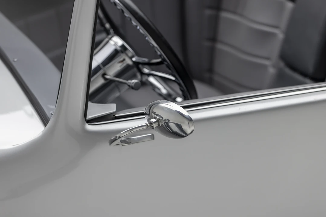 Stutz - Image 29 of 31
