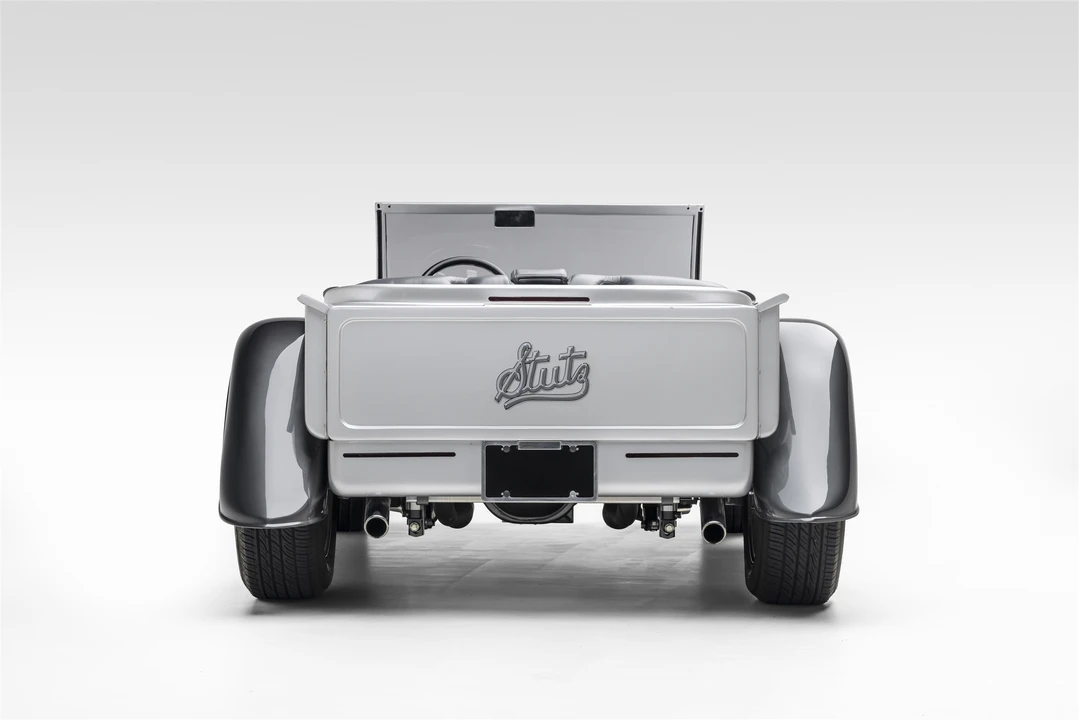 Stutz - Image 19 of 31